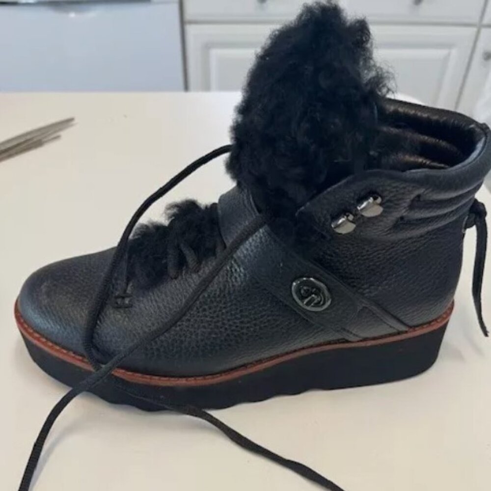 Coach Urban Hiker Women’s Black Leather Shearling Platform Boots Size 7B